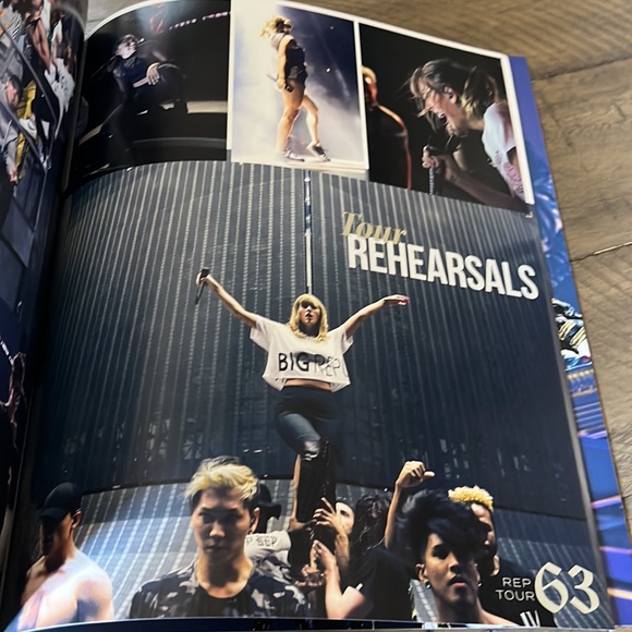 Taylor Swift Reputation Official Tour Book - Picture 7 of 8